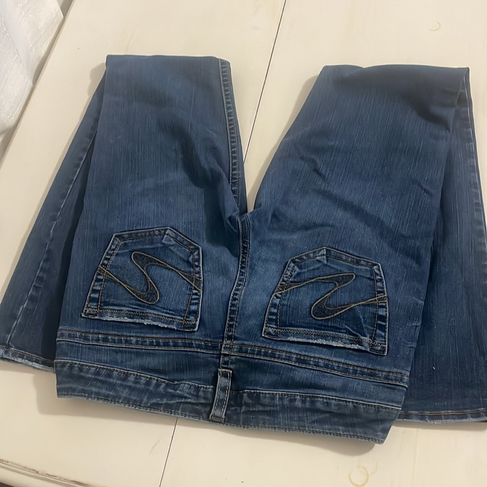Silver Jeans Co. Women's Tuesday Low Rise Slim Bootcut Jeans - Picture 7 of 7